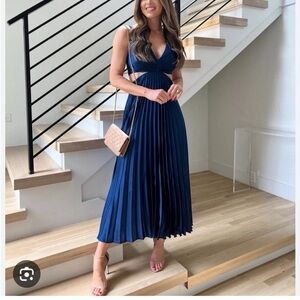 Abercrombie NAVY BLUE pleated maxi dress- Medium petite